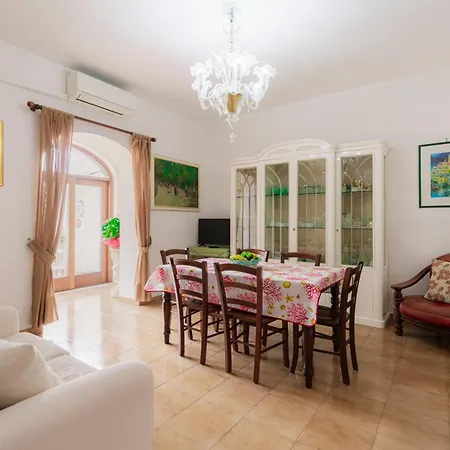 Holiday home Casa Danira -