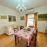 Nyaraló Casa Danira - *